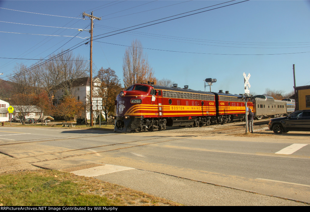 470 Club Excursion passes the Bartlett Freighthouse